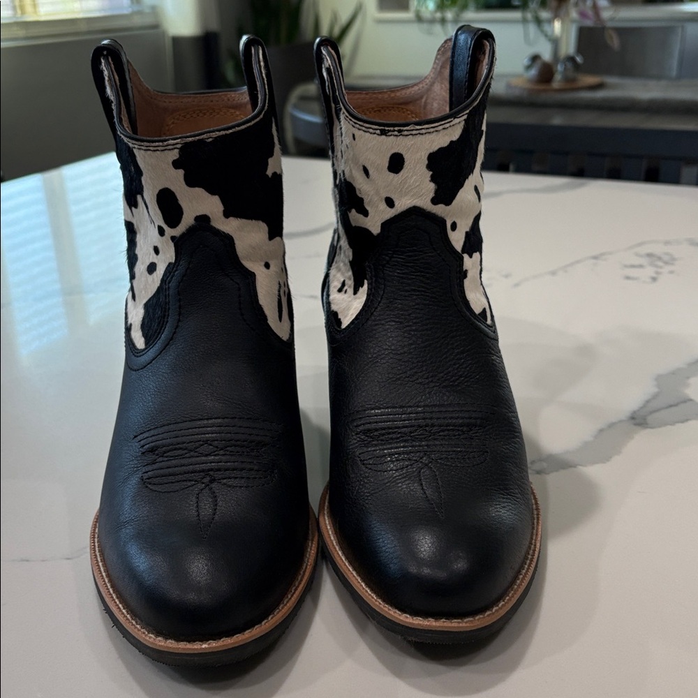 Twisted X Black and White Cow Print Women's Boots - Picture 3 of 8